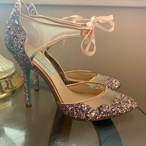 Sz 8 Rose Gold Blue by Betsey Johnson “Iris”